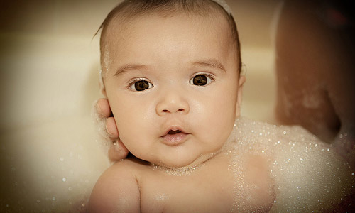 Aprende a preparar un baño de burbujas para bebés