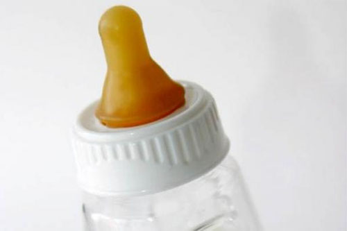 Atención: No calientes la leche dentro de los biberones de plástico