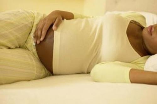 Cómo agacharse, sentarse o acostarse cuando se está embarazada