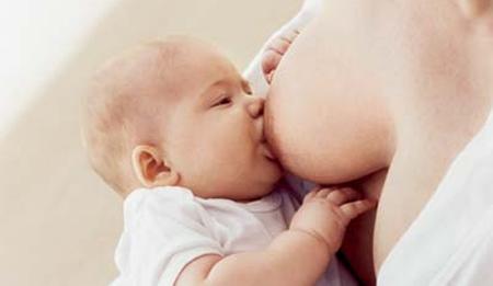 Cómo alimentar a los bebés en los primeros meses de vida