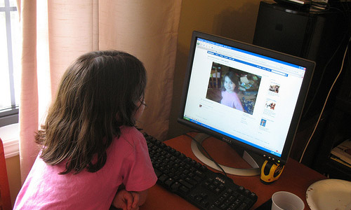 Consejos para monitorear a los hijos en línea