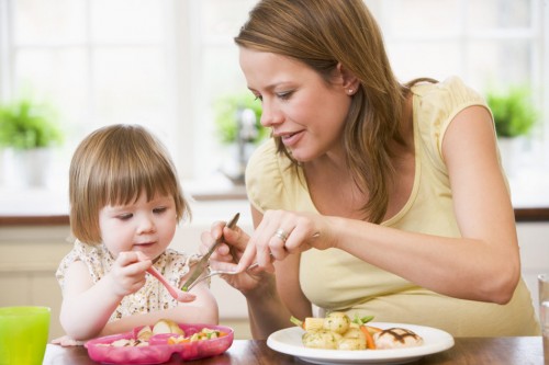 ¿Cuándo incluir comida sólida en la comida del bebé?