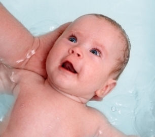 Elimina el temor por el primer baño del bebé