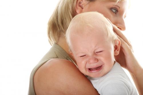 Un bebé identifica emociones a su alrededor