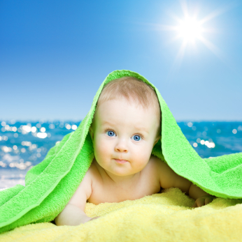 Vacaciones y cómo cuidar al bebé en la playa